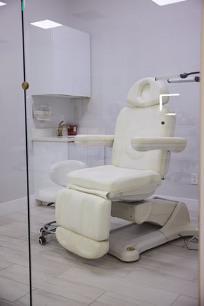 Luxury Salon Chairs & Private Room for Rent – Sherman Oaks