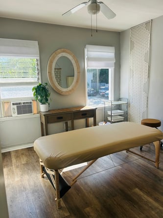Charming Treatment Room For Lease!