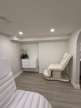 PRIVATE LOWER-LEVEL COMMERCIAL SPACE FOR LEASE – YORKVILLE