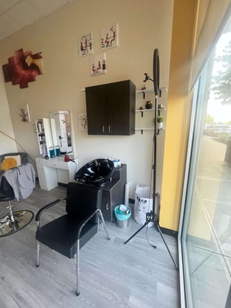 Beautiful storefront suite available for sublease!!