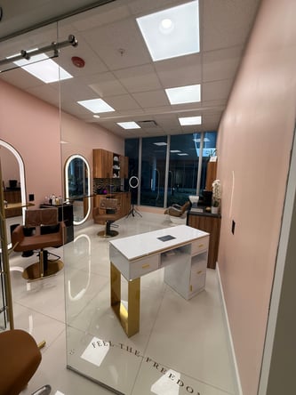 Nail Station in High-end Suite