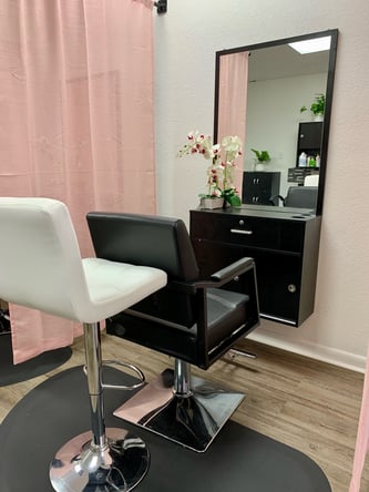 Salon Booth Rental $125 weekly/First Week Free.. City of Margate 954-585-8856