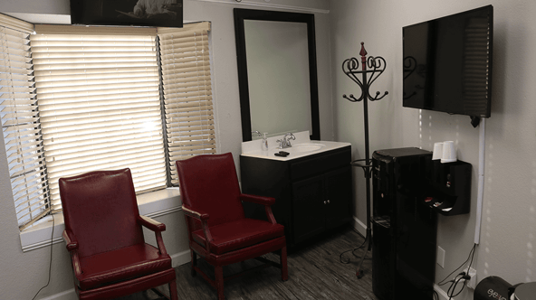 PART TIME HAIR BRAIDER OR POSSIBLE BARBER CHAIR FOR RENT PART TIME