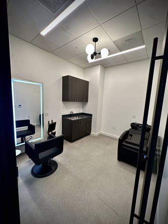 Private Suite for Rent (in Hybrid Salon)