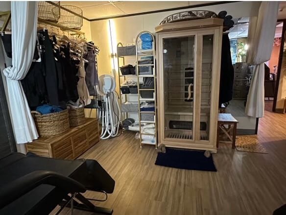 Private Suite Located inside of a Beautiful Med Spa Located in Uptown/Galleria Area Houston 77057