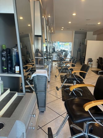 Hair Stations for Rent in a Beloved Tarzana Salon!