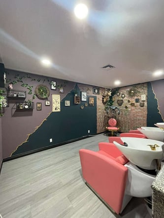 Salon near the strip needs renters stylist/nailtechs