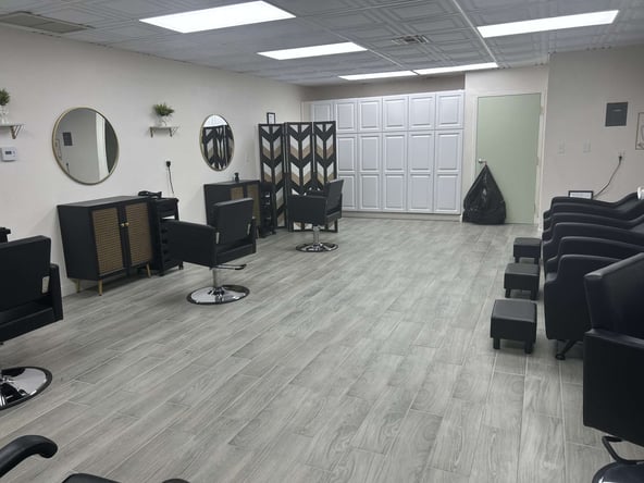 Salon station for rent. Downtown Downey area. Very cute salon with many amenities included