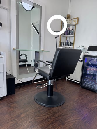 Chair Rental Opportunity at LEOS RAZOR AND SCISSORS BY MAZEN STYLE – Costa Mesa, CA