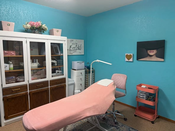 Fully Equipped Private Esthetics Suite – $250/Week | No Commission