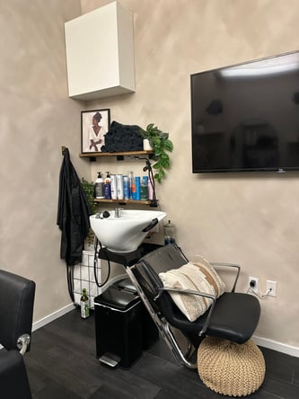 Salon Suite For Rent