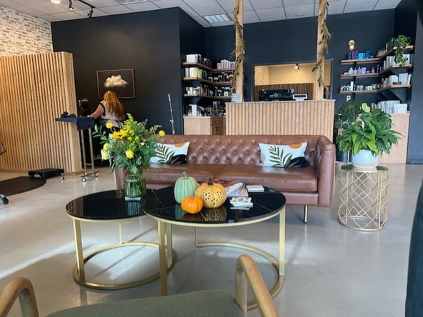 Beautiful Salon has one open booth!