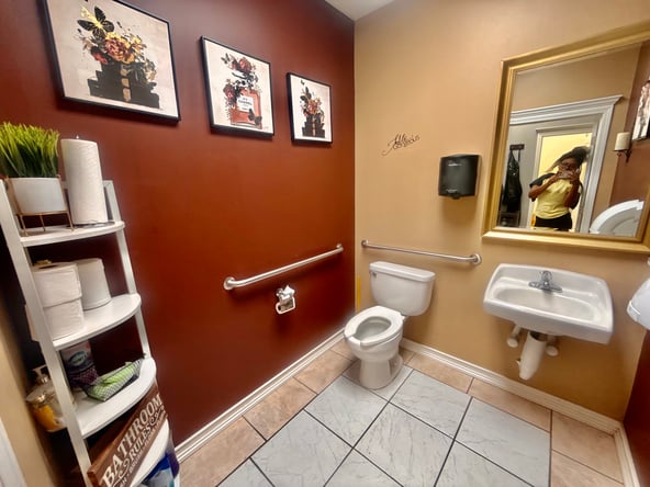 Seeking beautician for chair rental