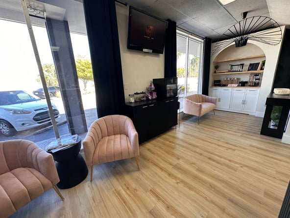 Luxury Salon Suites & Bed Rentals