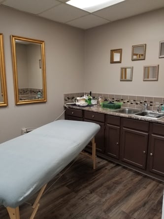 Hair and Nail stations Dupage area for rent reasonable price join the fun today.