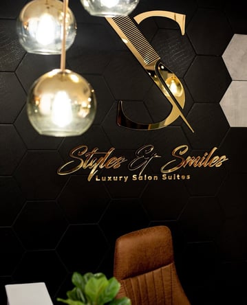 MOVE IN- READY SUITE AND BOOTHS TO RENT IN DALLAS, TX!