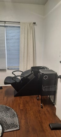 Private Salon Suite * Best in Inglewood