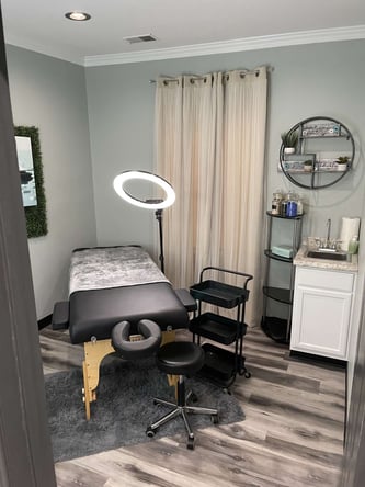 North Hills Day Rental for Beauty Professionals!
