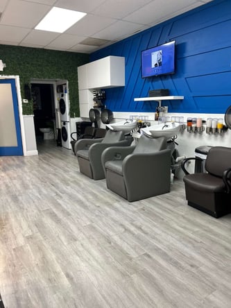 Modern and upscale salon chair available for rent in the Sunrise Fl area!!!!!!