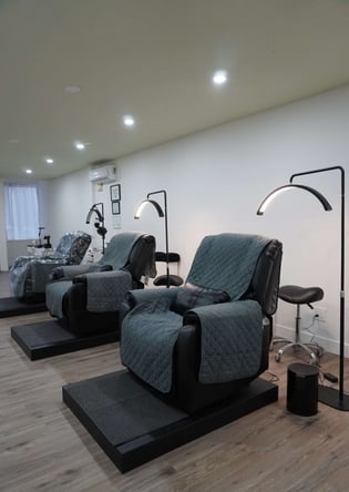 salon booth for rent