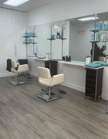 Hairstylist chair for rent