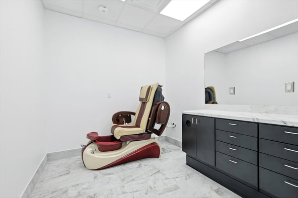 Paradise Suites & Salon