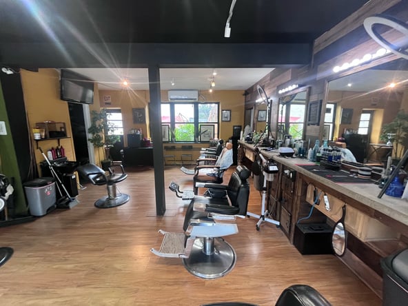 Barbershop / Salon for rent in Northern Liberties – Prime location- move in condition & operational