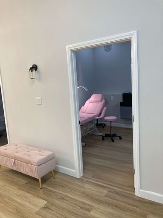Salon Suites for Rent / Shared work space available