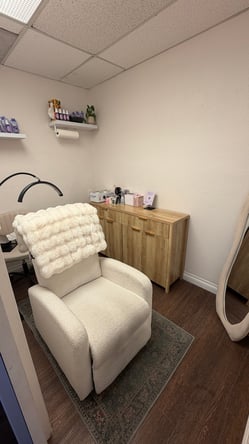 Private Room for Lash, Brow, Makeup, Facials in Boutique Salon – Bay Park, San Diego