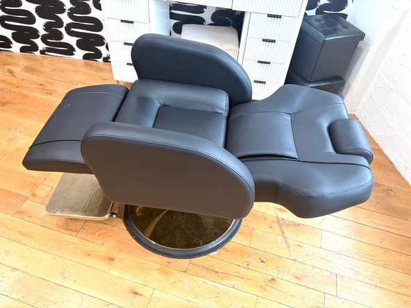 Luxury Salon Suites & Booth Rentals in DUMBO Brooklyn Skyline Views