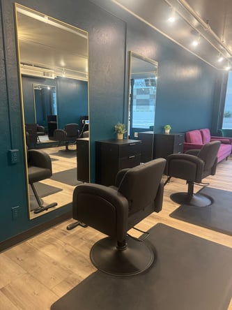 ✨ Salon Chair Rental Available