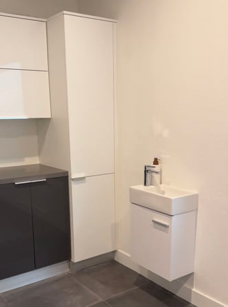 LUXURY SALON – Booths and Rooms for RENT