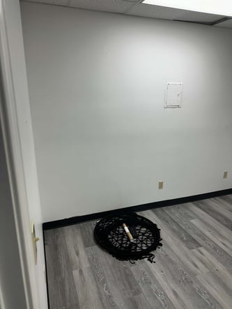 PRIVATE SALON INDIVIDUAL AND DOUBLE SUITES FOR RENT!