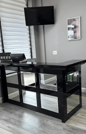 Newly Remodeled Salon: Chairs & Rooms Available Prime location in Middletown, DE