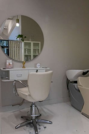 brand new nail spa in thriving heart of the city of Miami. Hairdresser needed.