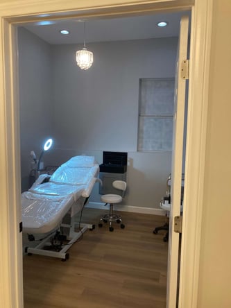 Salon Suites for Rent / Shared work space available