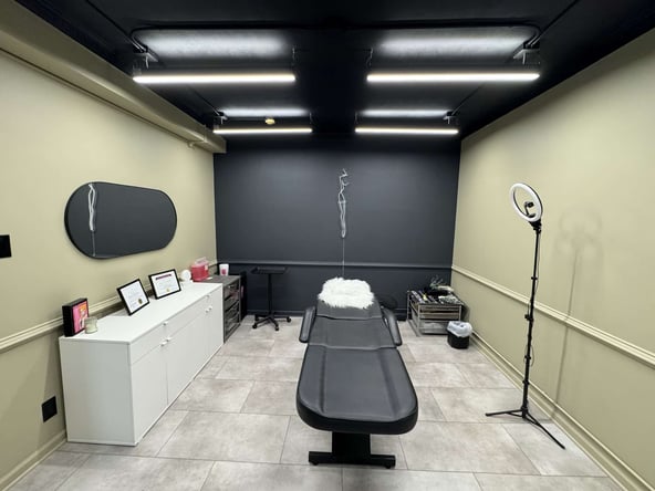 Prime location in Beautiful Downtown Hinsdale, Private creative Suite for Artist