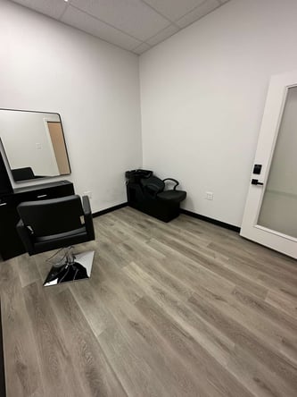Willowbrook Mall Area Furnished Suite