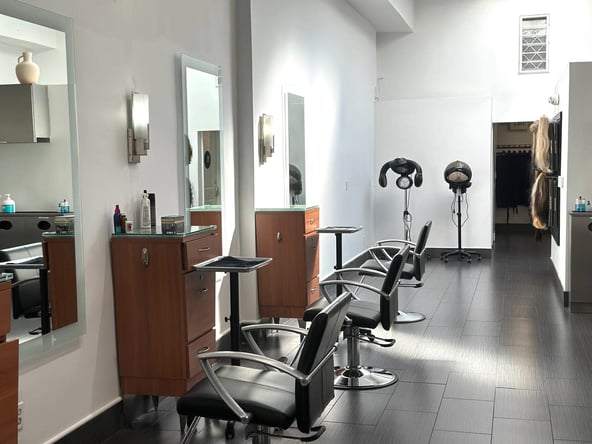 Salon Chair Rentals – Try It Free for 2 Weeks! High-End Clients & Premium Perks