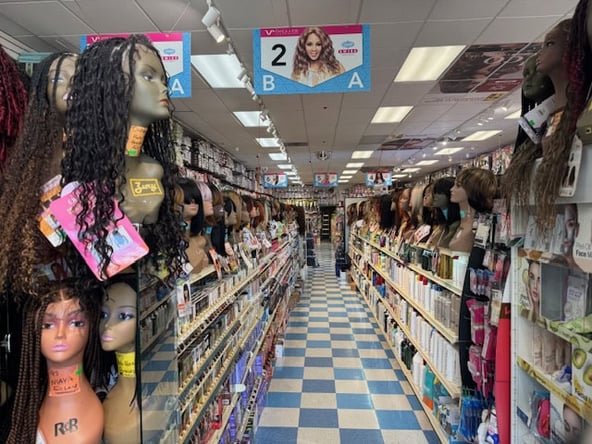 “Prime Hair Stylist Space Near SoFi Stadium – Rent Today!”