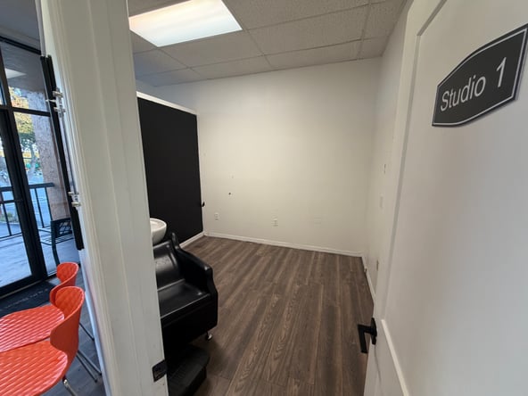 Private Salon Suites in Casselberry, FL: All Utilities Included & 24/7 Access