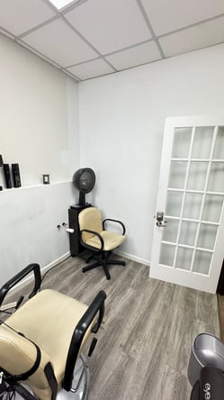 Beautiful Salon Suites in Farmington Hills