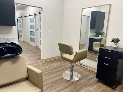 Salon Suites for Lease