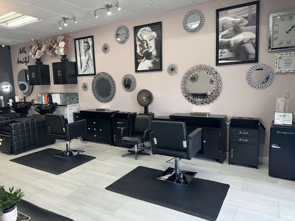 Beautiful Salon Chair for rent in the Beautiful town of Dunedin