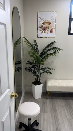 Space for Rent – Perfect for Estheticians, Nurse Injectors, Massage Therapists, and Class Instructor
