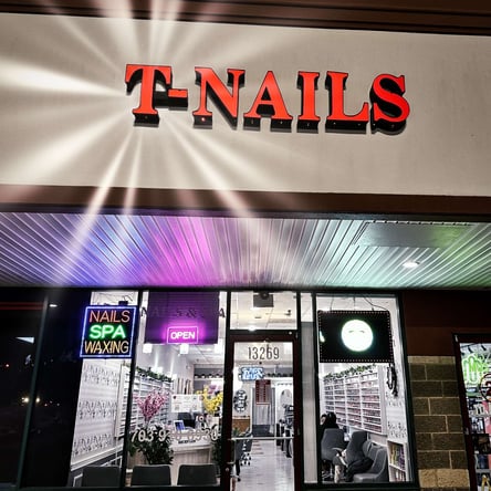 Nail salon station for rent