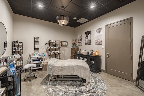 Upscale Salon Suites & Chairs for Rent – Prime Location | All-Inclusive Amenities!