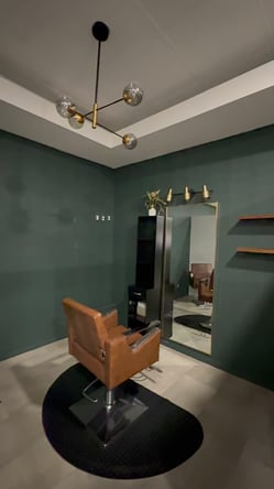 MOVE IN- READY SUITE AND BOOTHS TO RENT IN DALLAS, TX!