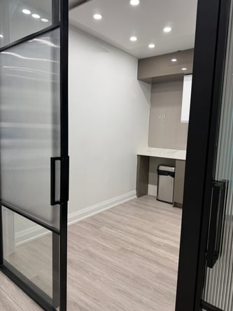 PRIVATE MAIN-FLOOR OFFICE STUDIO FOR LEASE – YORKVILLE