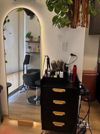 Private Salon Studio in Lynnwood: Daily Rental Near Alderwood Mall